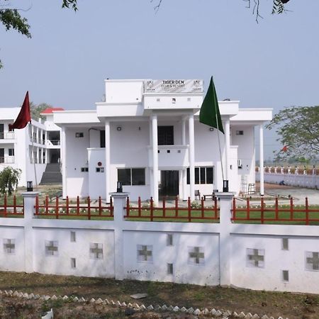 Tiger Den Club & Resort Palia Kalan Luaran gambar